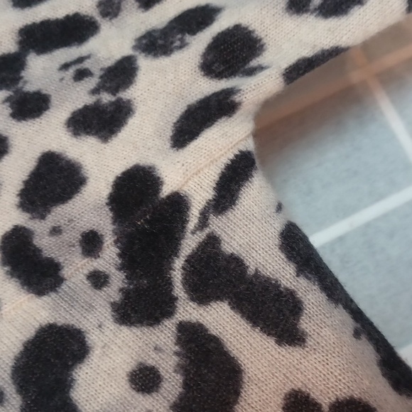 360 Cashmere Cardigan - Picture 8 of 16